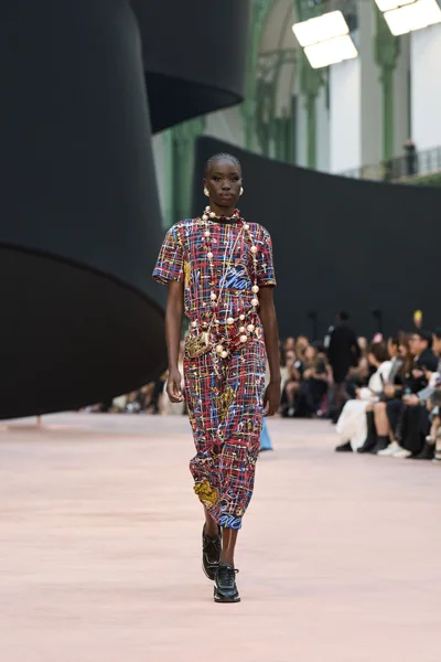 Look 19